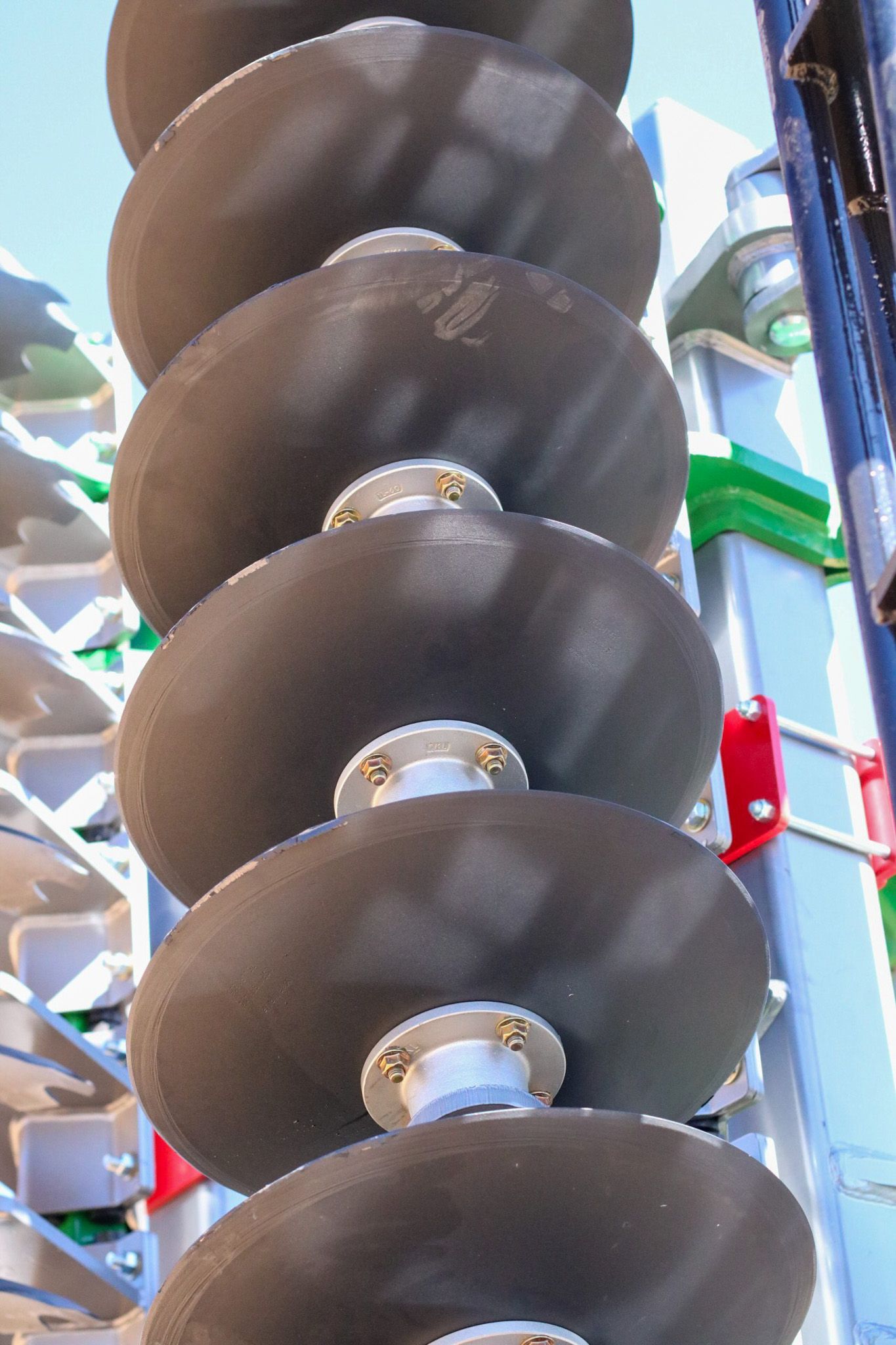 Close-up of an APEX Hyperdisc boron steel disc blade and hub